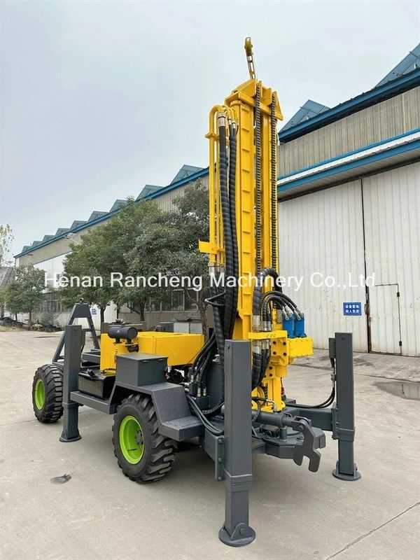 Rig de perforación de agujeros con tracción a cuatro ruedas Profundidad 220m Con motor de alta potencia de 65KW