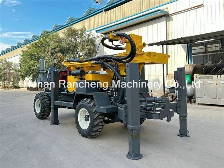 Rig de perforación de agujeros con tracción a cuatro ruedas Profundidad 220m Con motor de alta potencia de 65KW