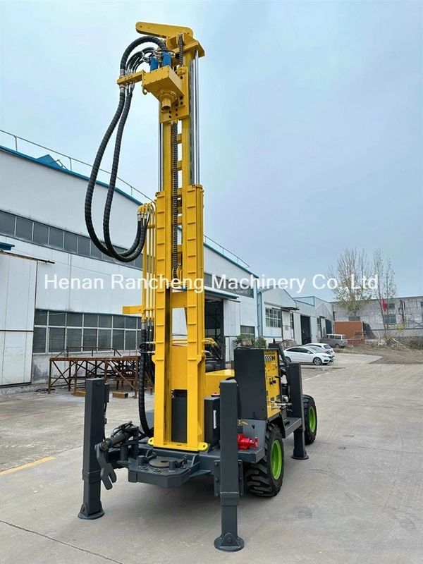 Máquina de perforación de agujeros de alta eficiencia con remolque de cuatro ruedas montada Máquina de perforación de agujeros de 220 m de profundidad Potente motor de 65 kW