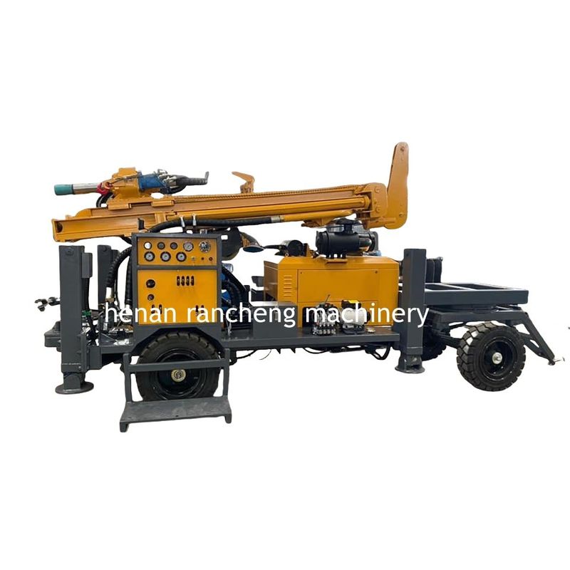Rig de perforación de agujeros con tracción a cuatro ruedas Profundidad 220m Con motor de alta potencia de 65KW