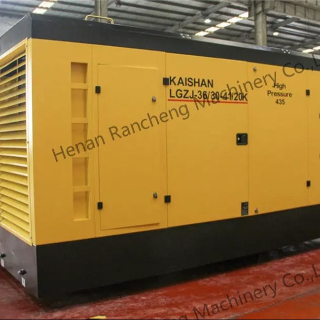 Compresor de aire de tornillo móvil de 30 bar con motor Cu-mmins de 550 CV para pozo profundo