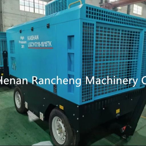 Tipo de remolque de cuatro ruedas LGCY17-18-18/15TK Compresor de aire Presión de trabajo 18bar 210HP Motor Cu-mmins para perforación de 150-200m
