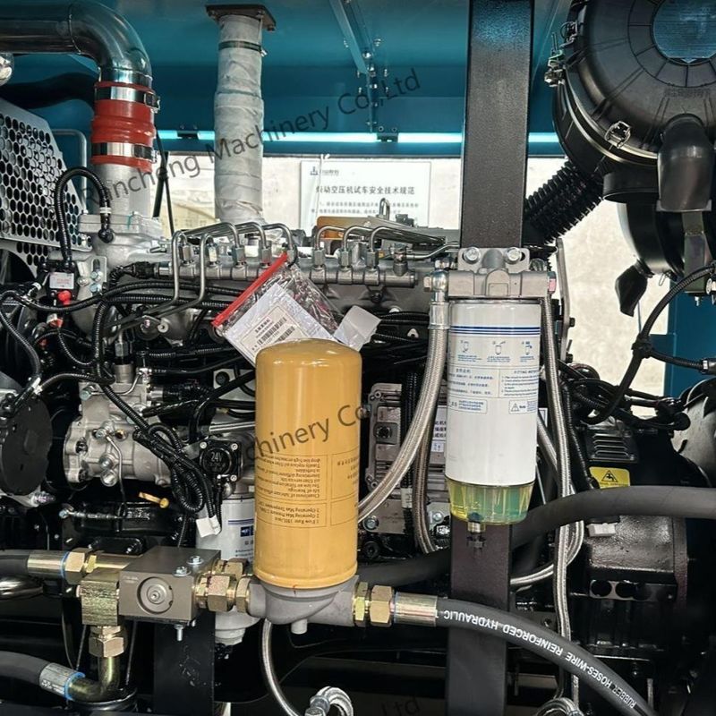 Tipo de remolque de cuatro ruedas LGCY17-18-18/15TK Compresor de aire Presión de trabajo 18bar 210HP Motor Cummins para perforación de 150-200m