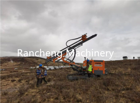 Equipo de perforación hidráulico de superficie con martillo en fondo (DTH) separado para minería a cielo abierto