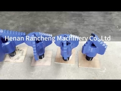 con tres alas de arrastre